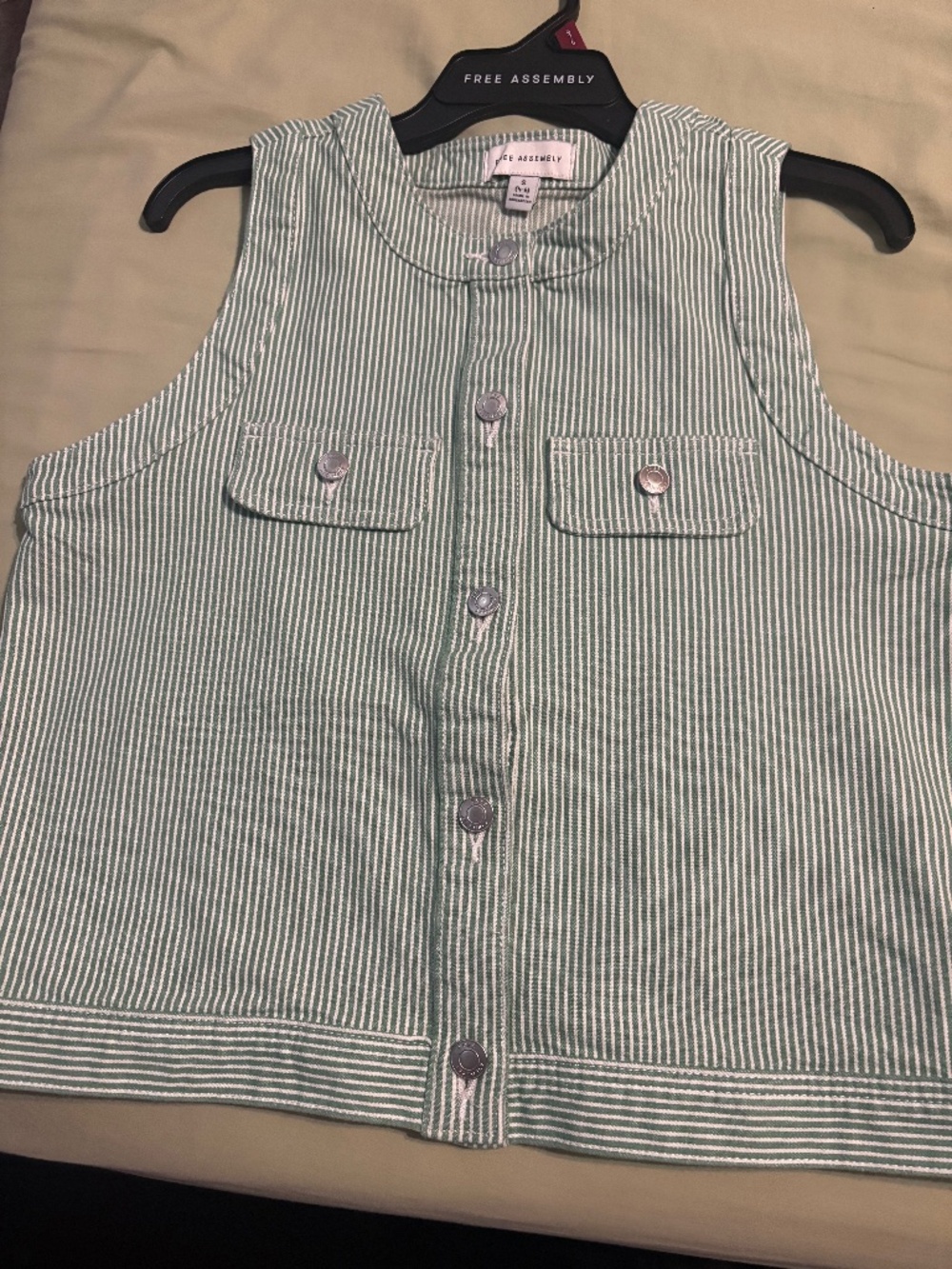 Free assembly button down vest